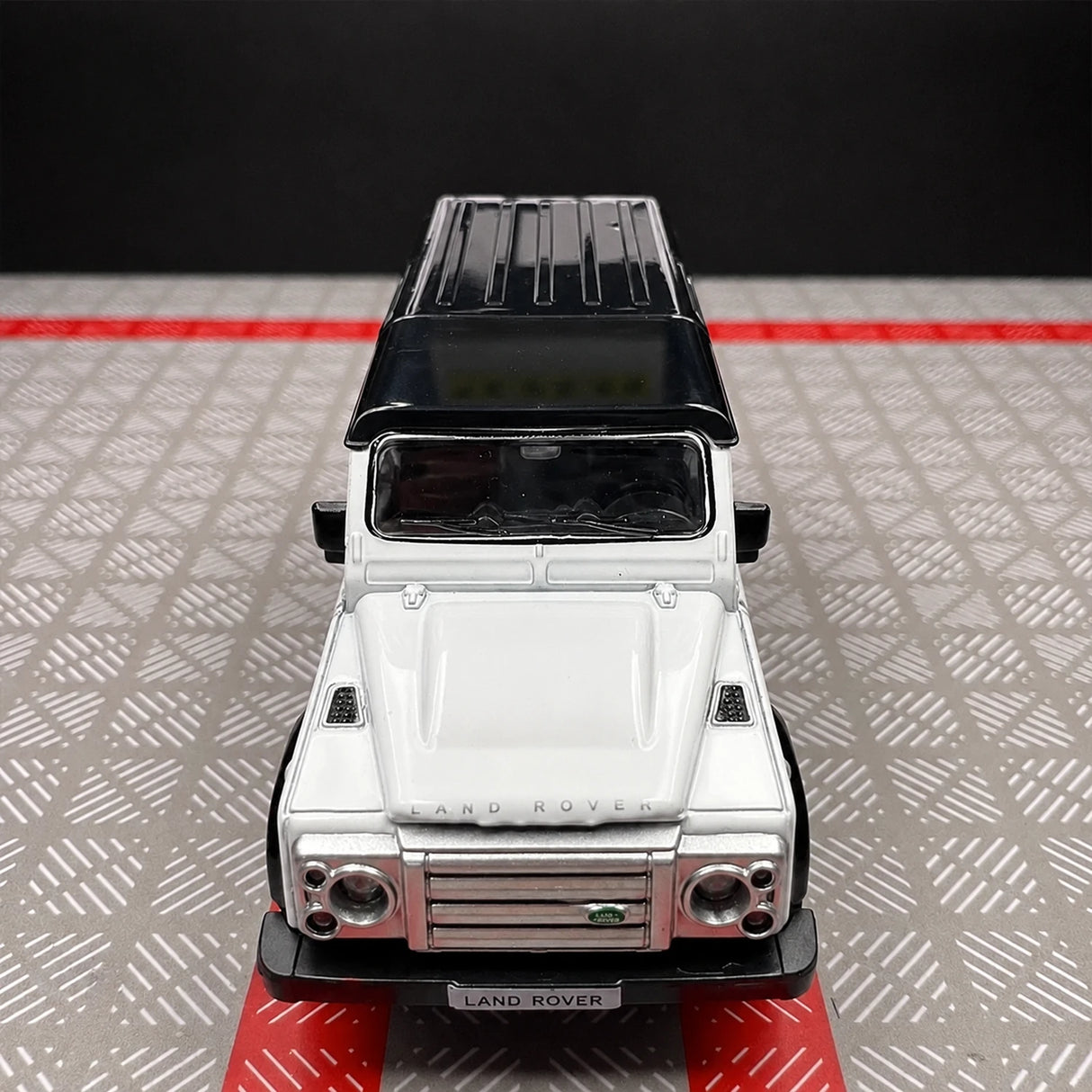 Land Rover 1990 Defender 110 White 1:36 – Diecast Display Model Die-Cast