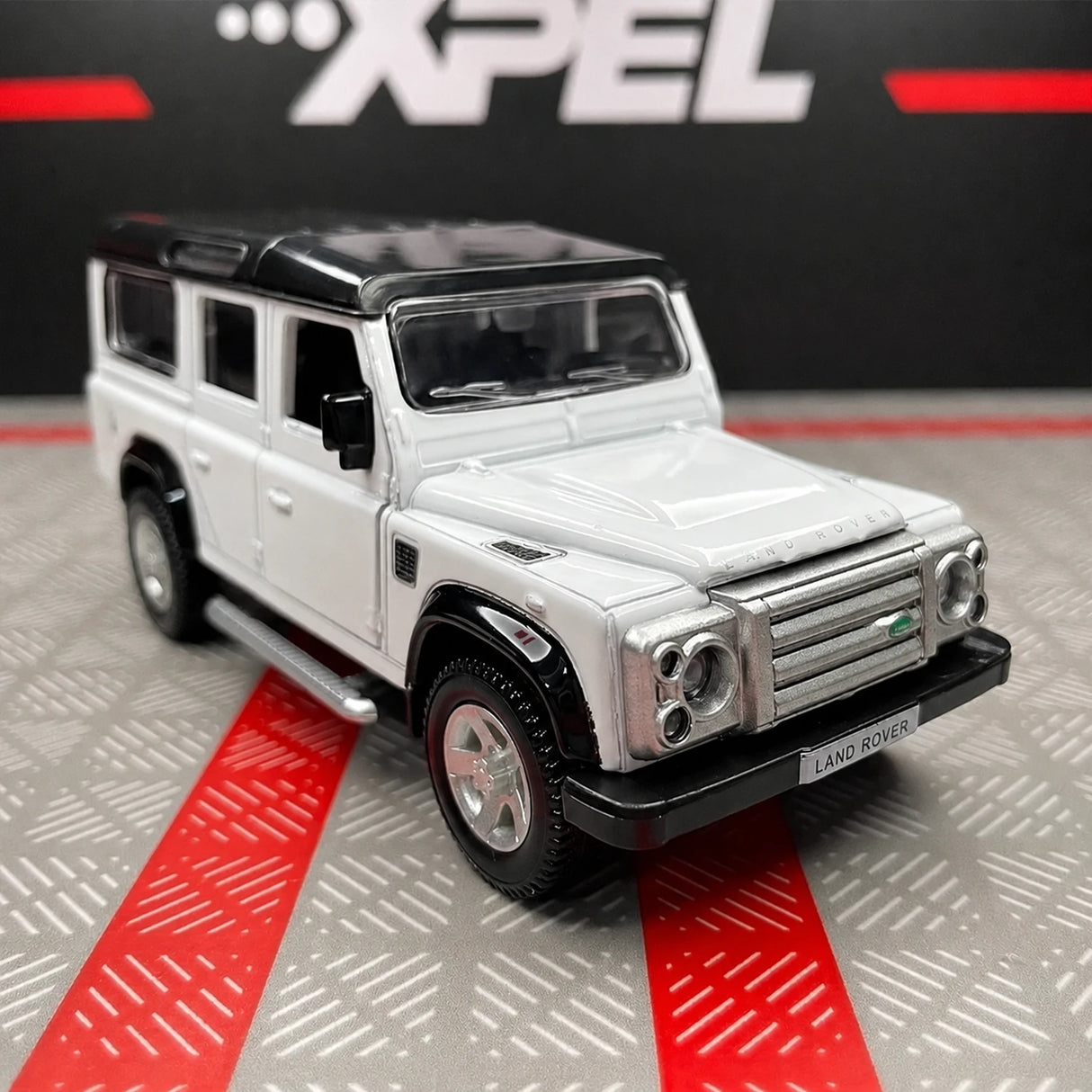 Land Rover 1990 Defender 110 White 1:36 – Diecast Display Model Die-Cast
