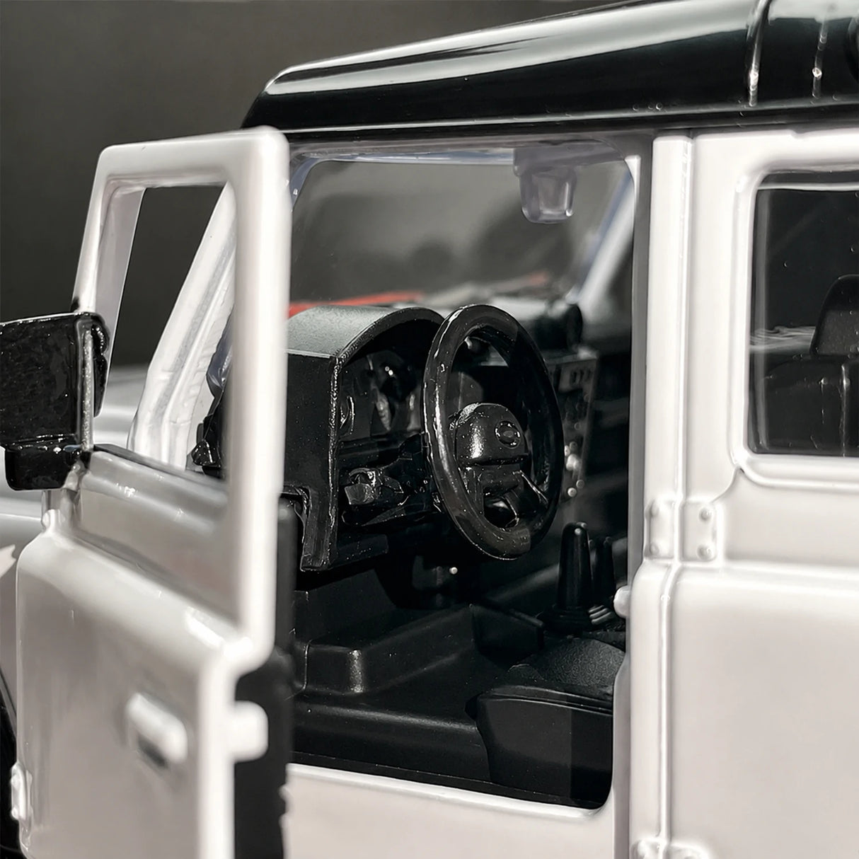 Land Rover 1990 Defender 110 White 1:36 – Diecast Display Model Die-Cast