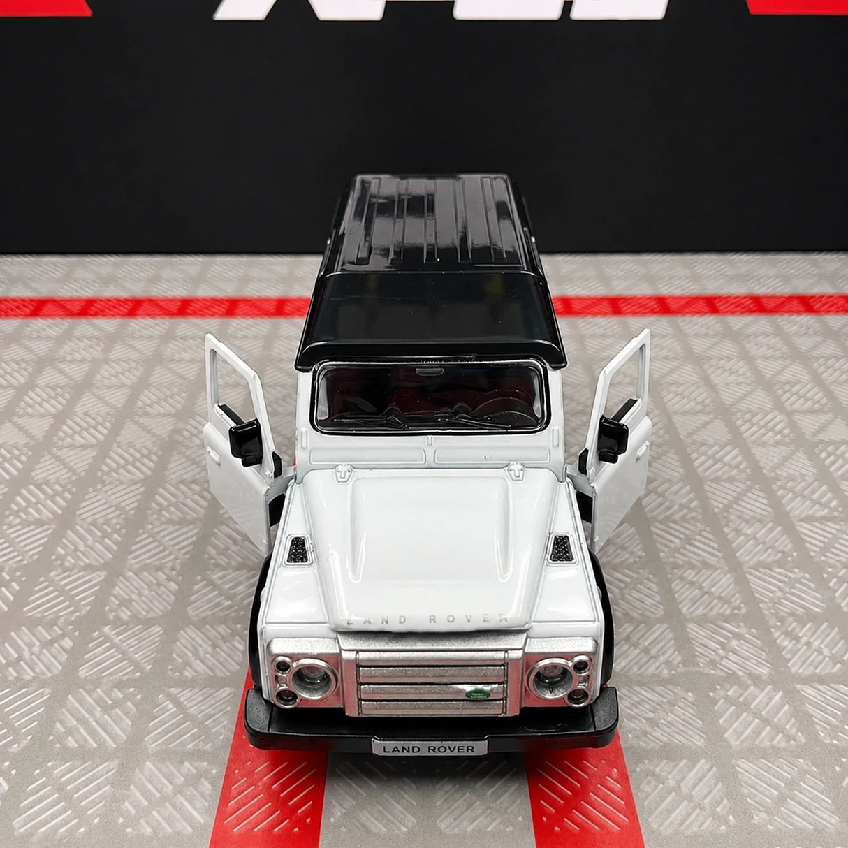 Land Rover 1990 Defender 110 White 1:36 – Diecast Display Model Die-Cast