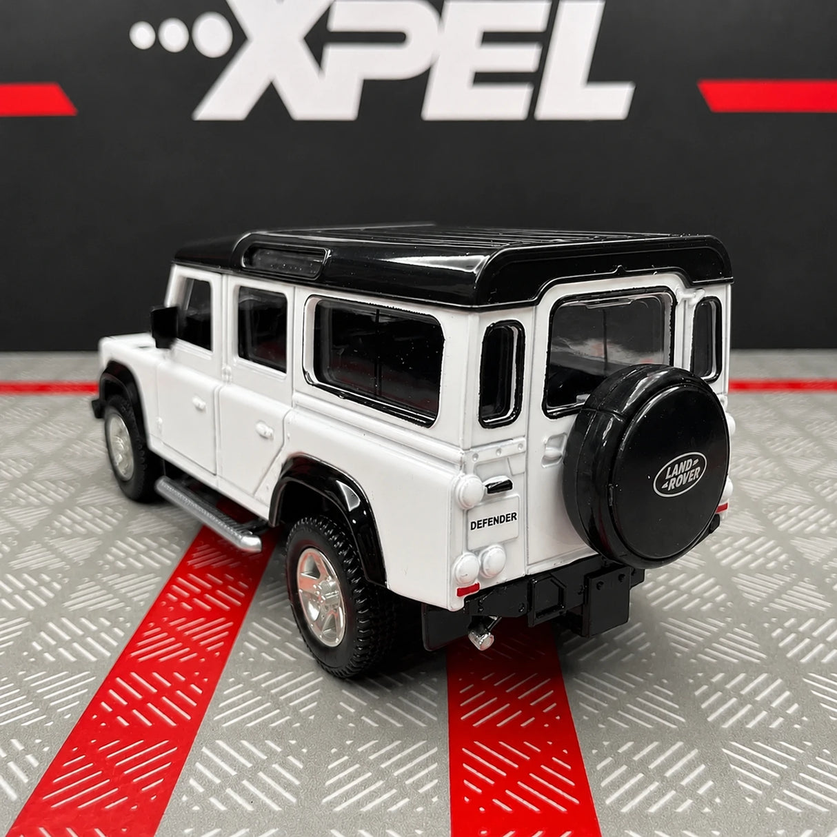 Land Rover 1990 Defender 110 White 1:36 – Diecast Display Model Die-Cast
