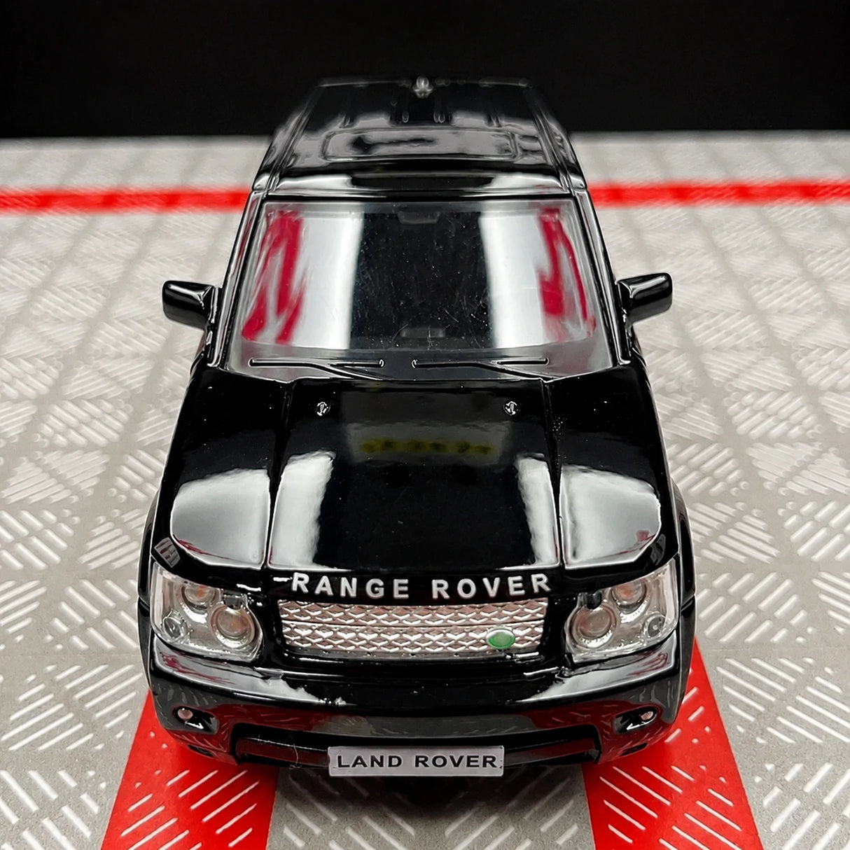 Land Rover 2005 Range Rover Glossy Black 1:36 – Diecast Display Model Die-Cast