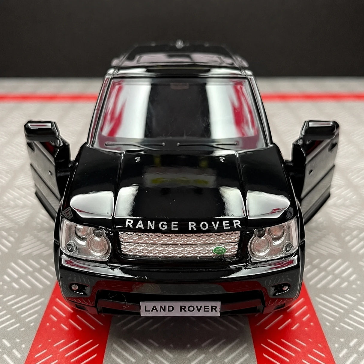 Land Rover 2005 Range Rover Glossy Black 1:36 – Diecast Display Model Die-Cast