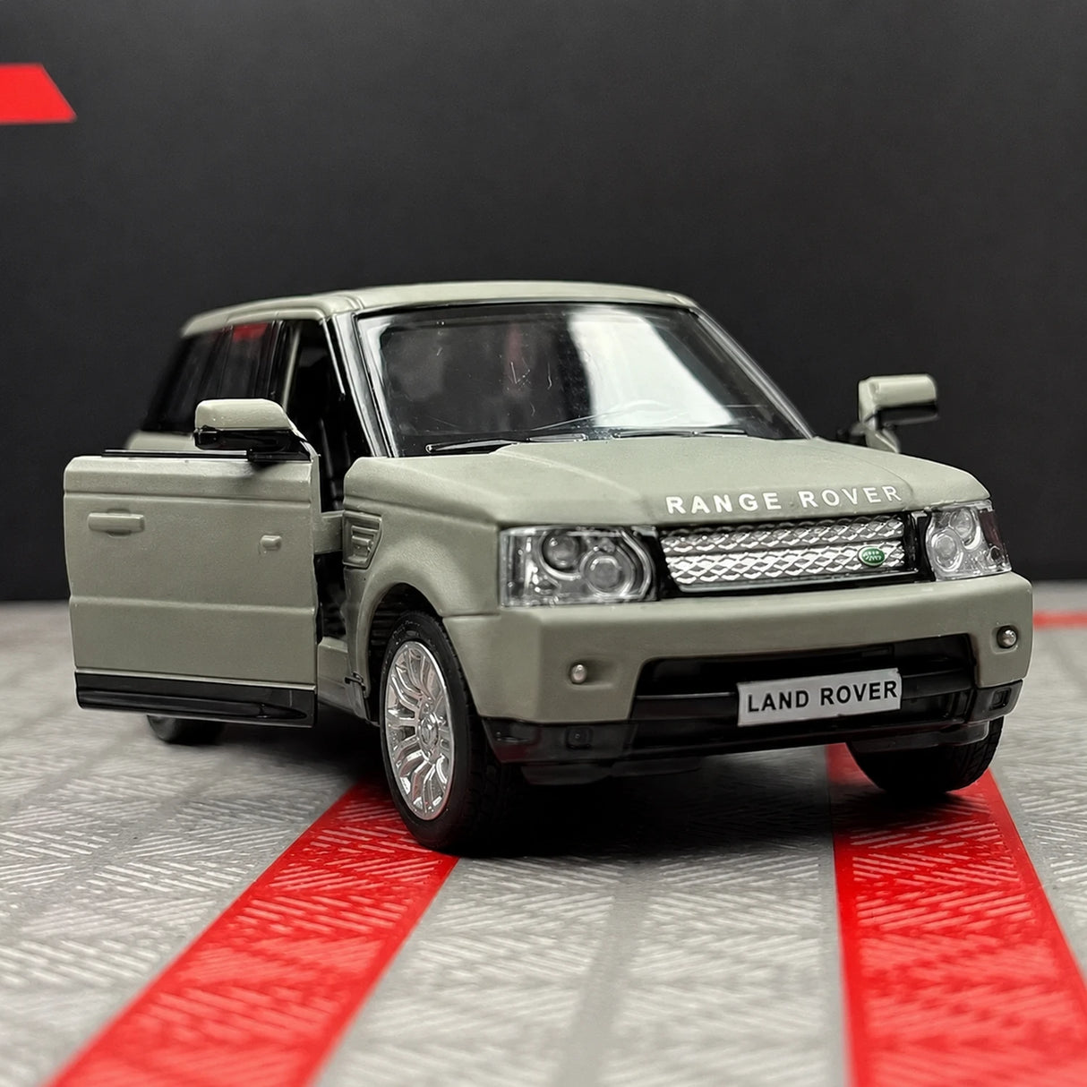 Land Rover 2005 Range Rover Green 1:36 – Diecast Display Model Die-Cast