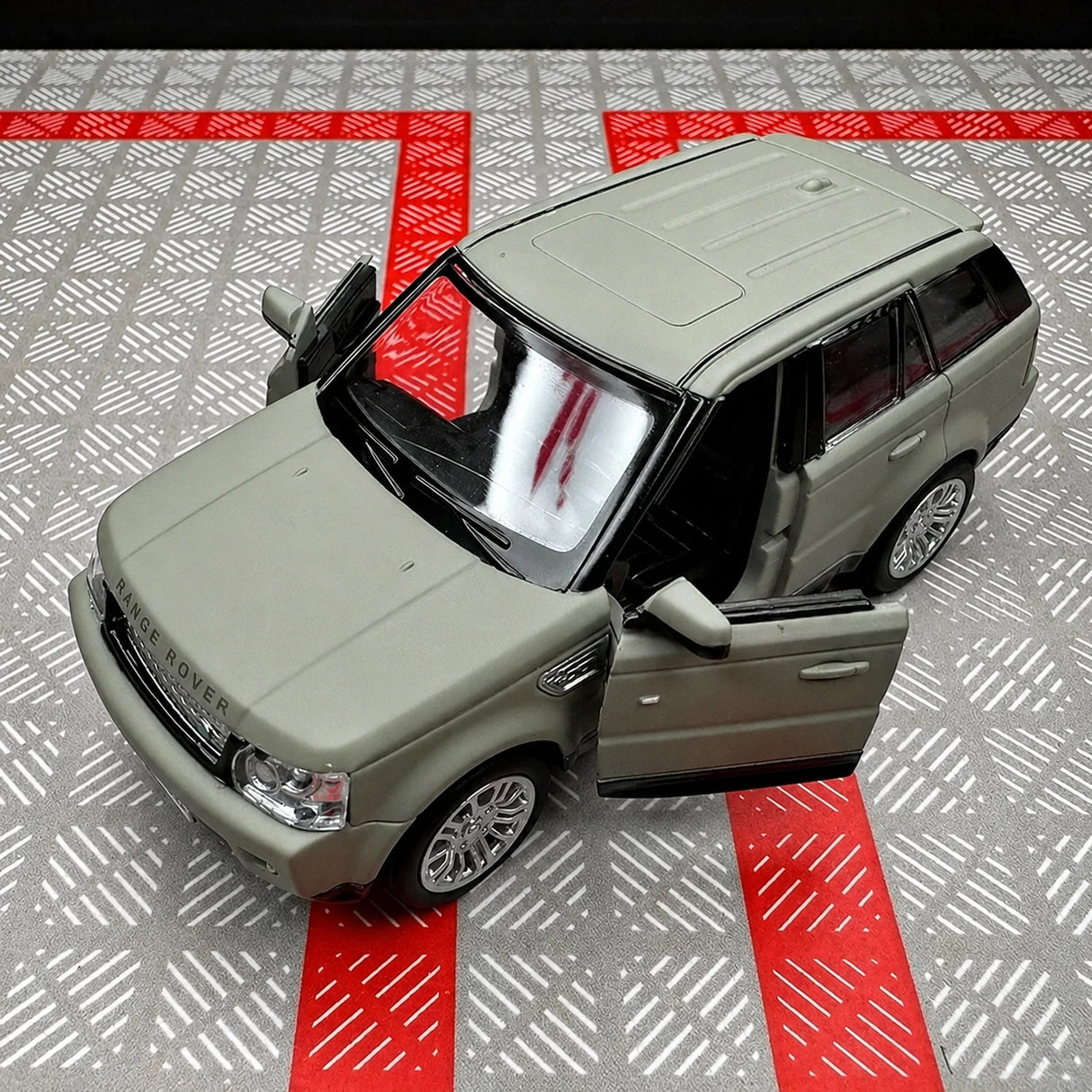 Land Rover 2005 Range Rover Green 1:36 – Diecast Display Model Die-Cast
