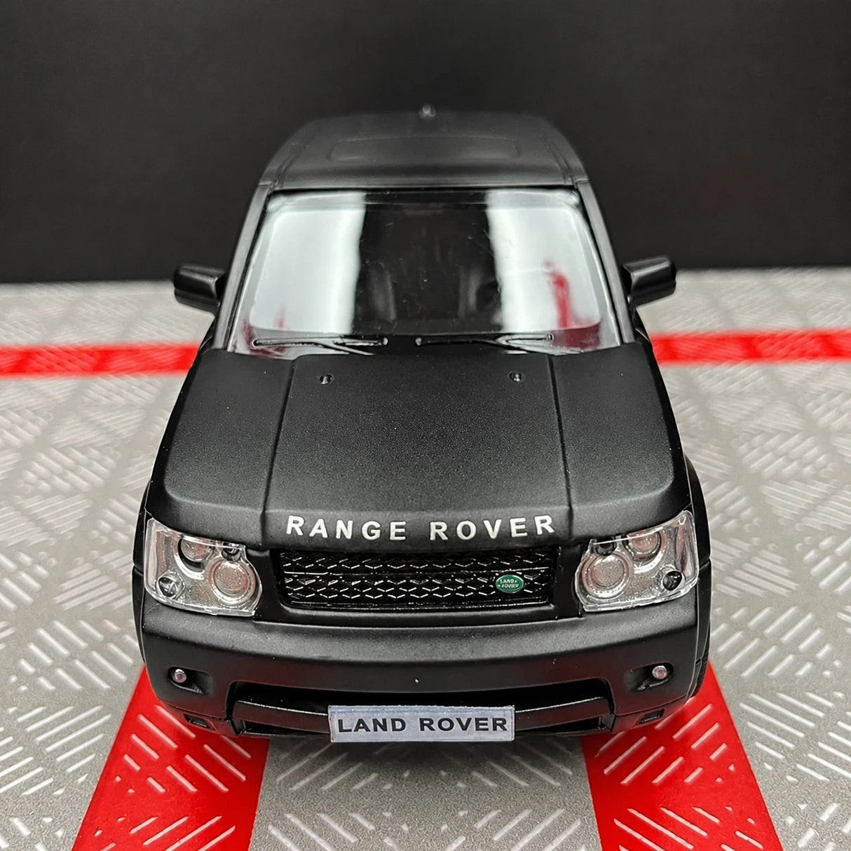 Land Rover 2005 Range Rover Matte Black 1:36 – Diecast Display Model Die-Cast