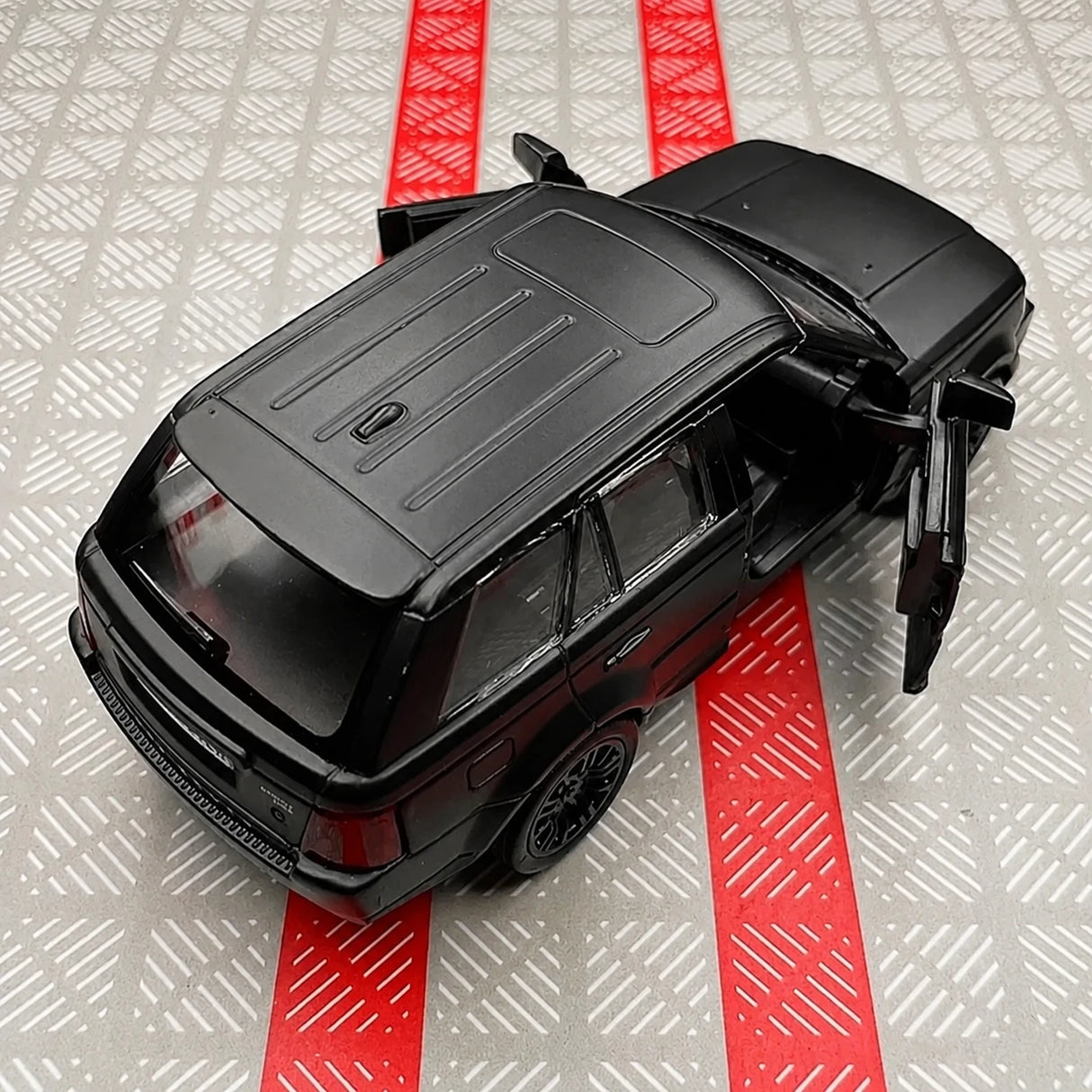 Land Rover 2005 Range Rover Matte Black 1:36 – Diecast Display Model Die-Cast