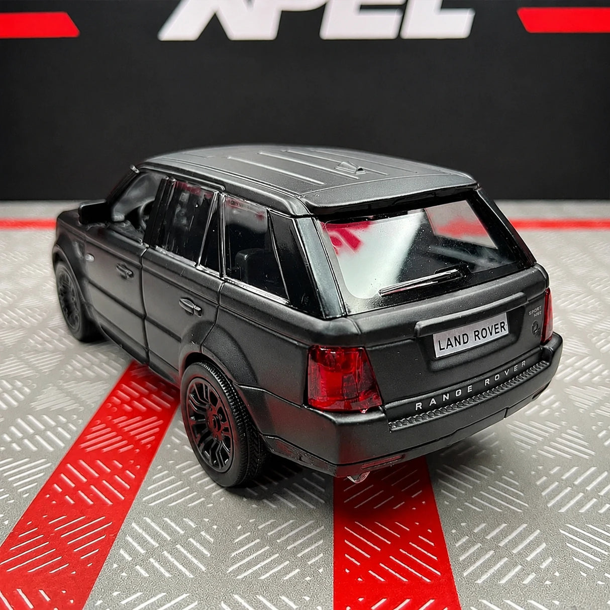 Land Rover 2005 Range Rover Matte Black 1:36 – Diecast Display Model Die-Cast