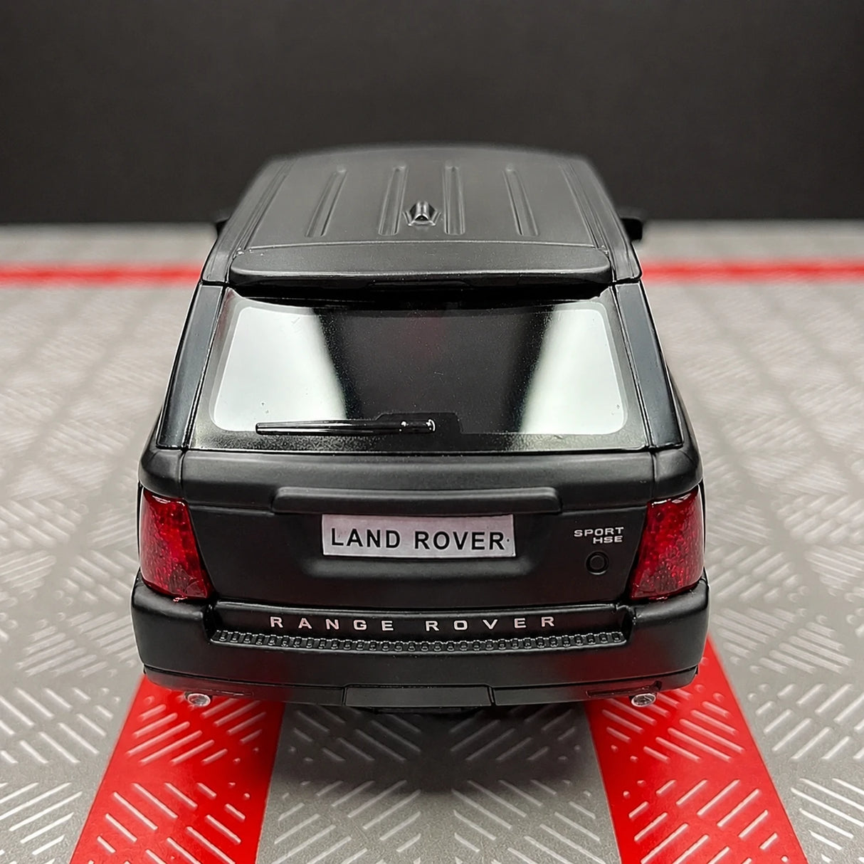 Land Rover 2005 Range Rover Matte Black 1:36 – Diecast Display Model Die-Cast