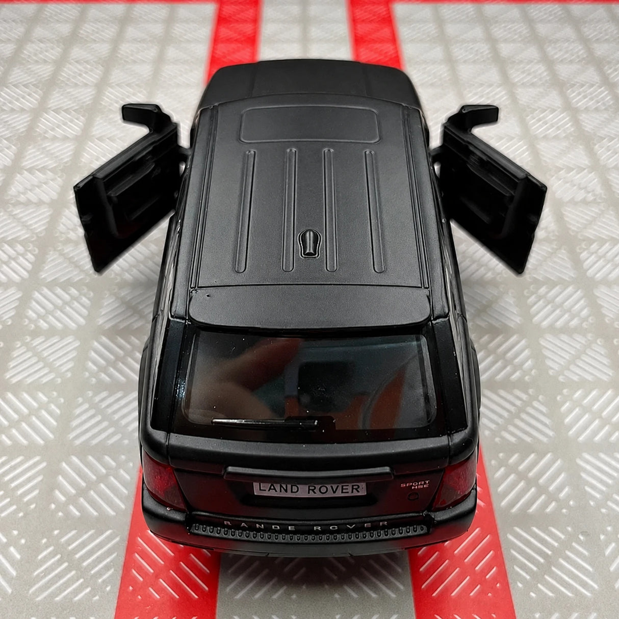 Land Rover 2005 Range Rover Matte Black 1:36 – Diecast Display Model Die-Cast