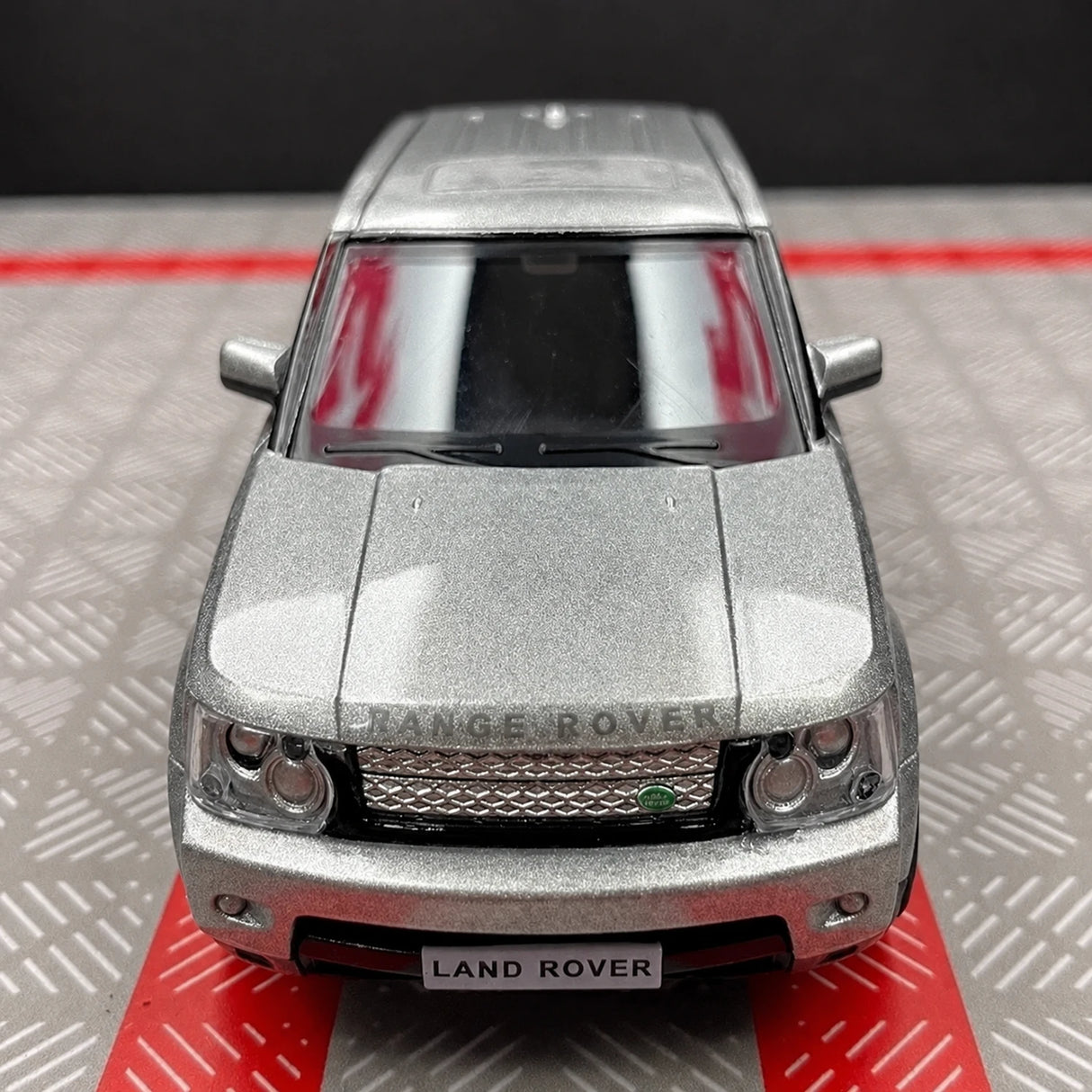 Land Rover 2005 Range Rover Silver 1:36 – Diecast Display Model Die-Cast
