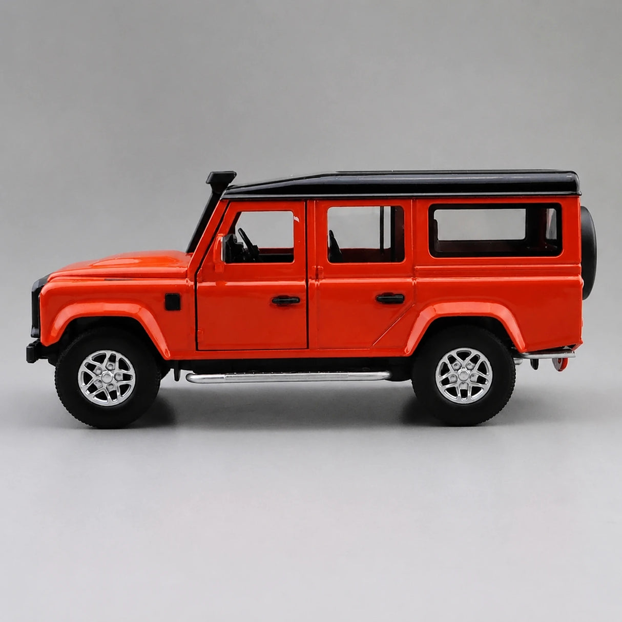 Land Rover 2015 Defender 110 Orange 1:36 – Diecast Display Model Die-Cast