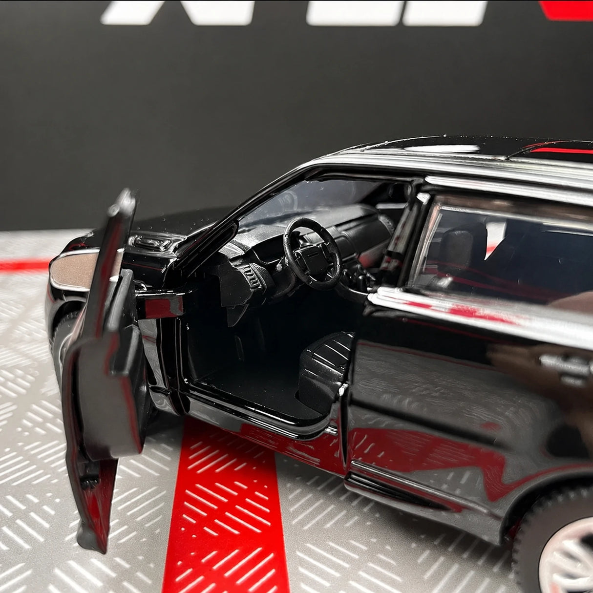 Land Rover 2018 Range Rover Sport Black 1:36 – model wyświetlacza odlewany