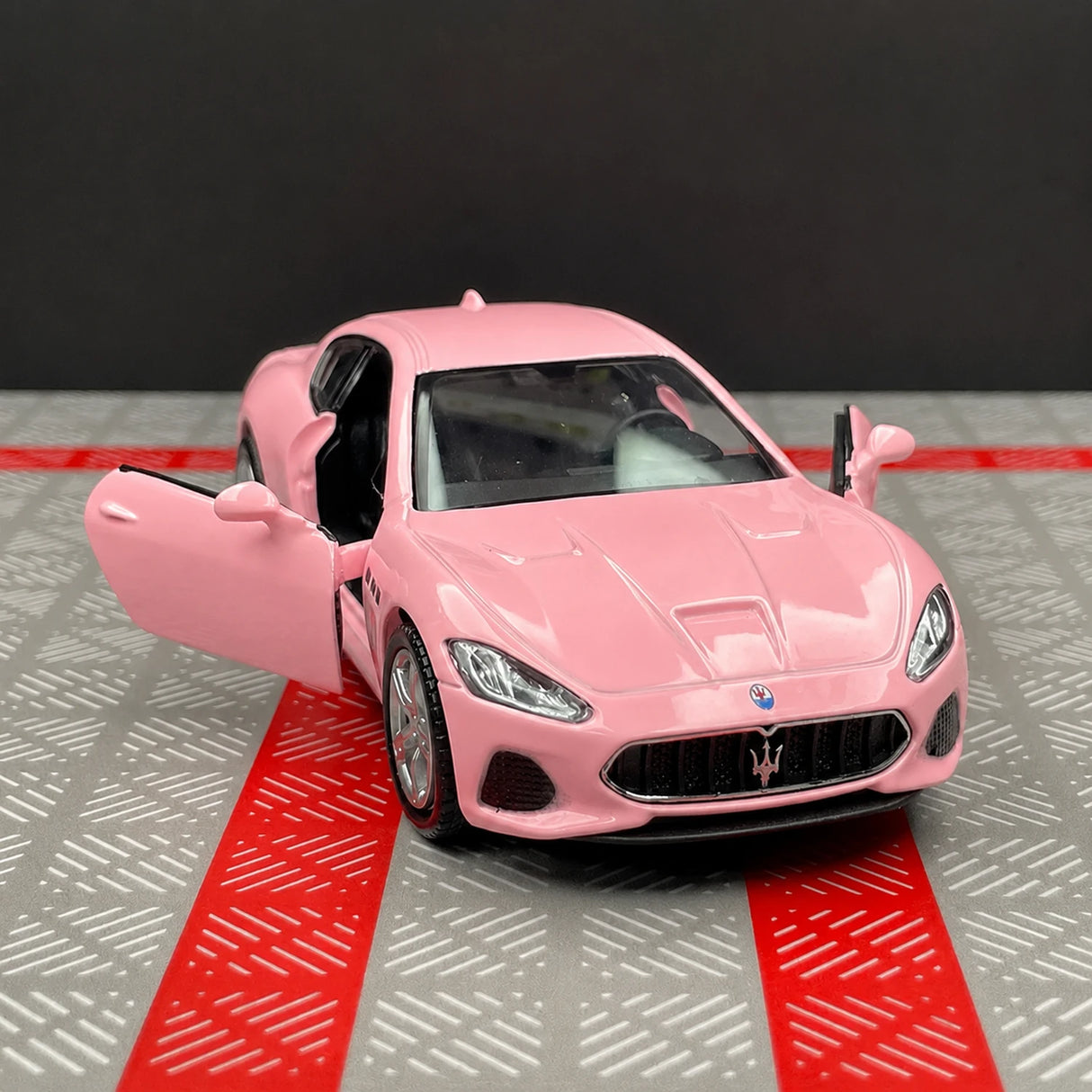 Maserati 2008 GranTurismo 핑크 1:36 – 다이캐스트 디스플레이 모델 다이캐스트