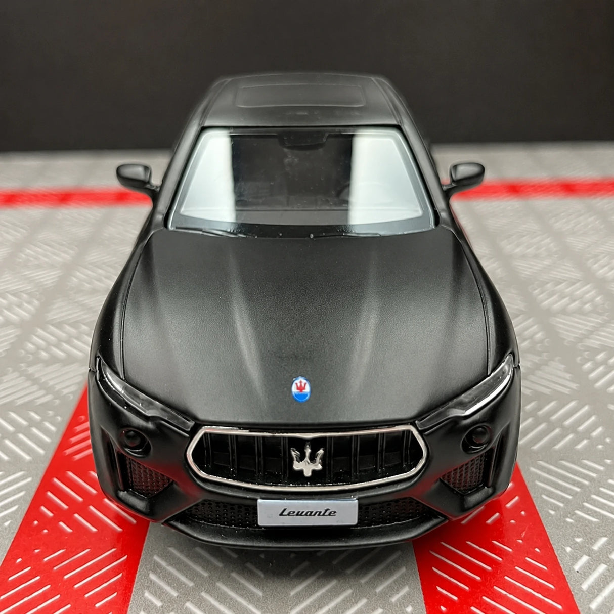 Maserati 2016 Levante Matte أسود 1:36 – نموذج عرض معدني مصبوب