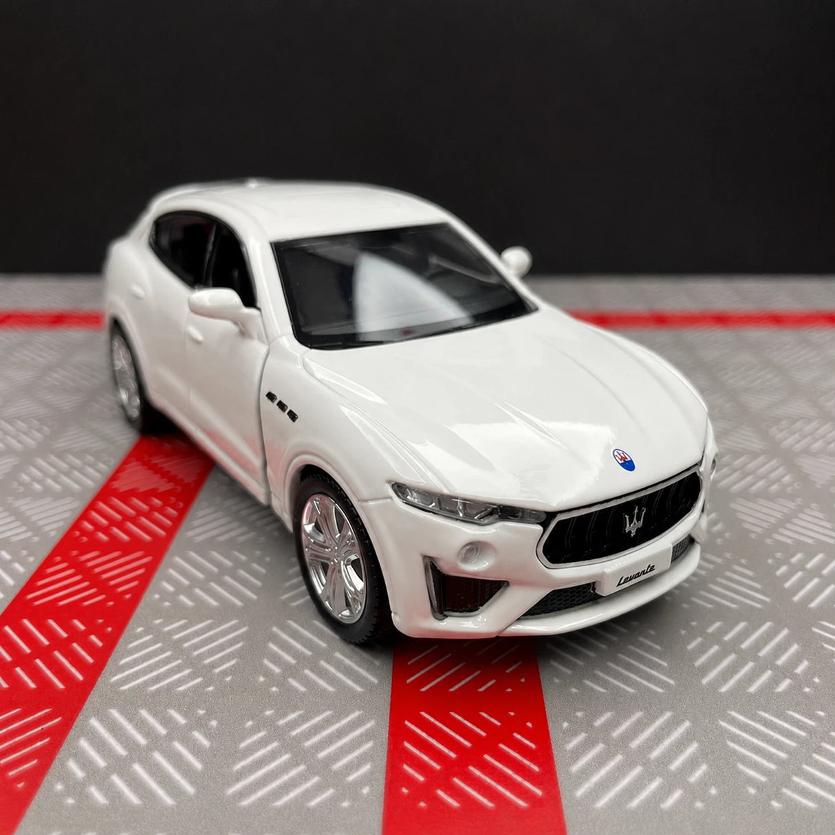 Maserati 2016 Levante 화이트 1:36 – 다이캐스트 디스플레이 모델 다이캐스트