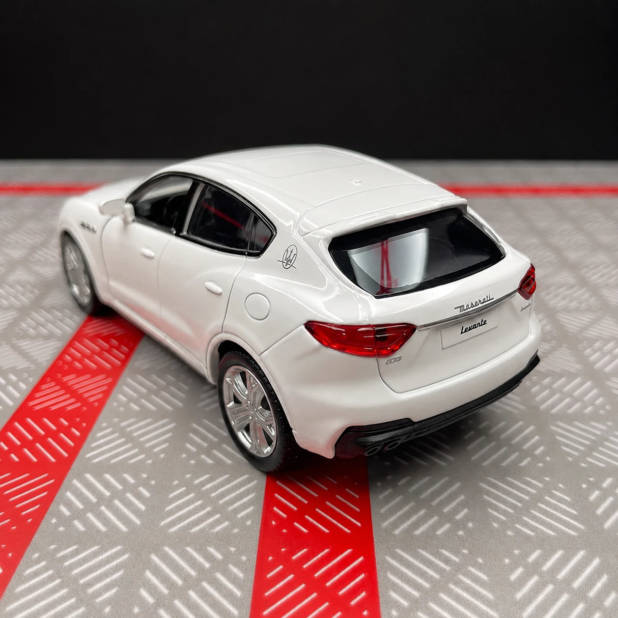 Maserati 2016 Levante 화이트 1:36 – 다이캐스트 디스플레이 모델 다이캐스트