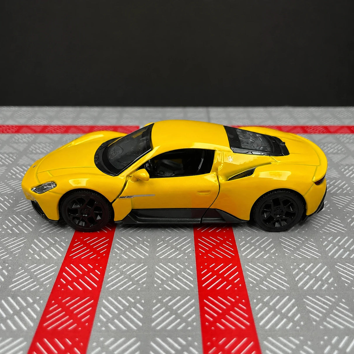 Maserati 2020 MC20 옐로우 1:36 – 다이캐스트 디스플레이 모델 다이캐스트