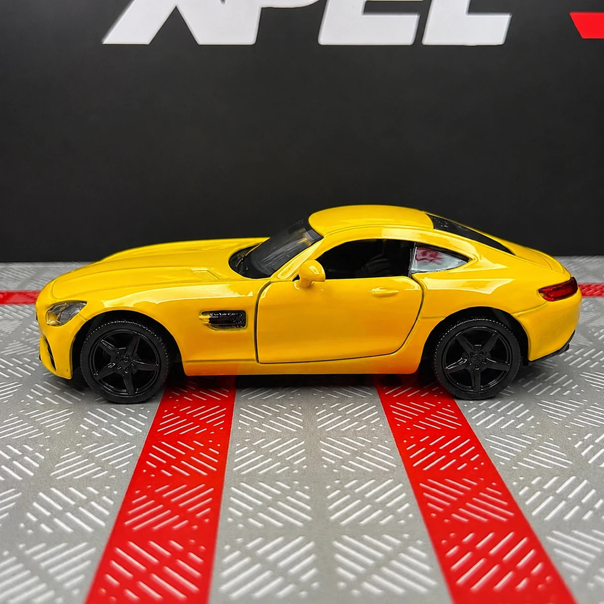 Mercedes-AMG 2020 GTS أصفر 1:36 – نموذج عرض معدني مصبوب