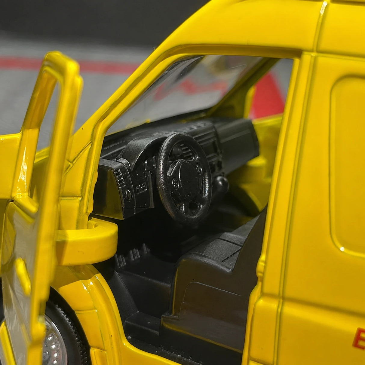 Mercedes-Benz 2018 Sprinter DHL 1:36 – Diecast Display Model Die-Cast