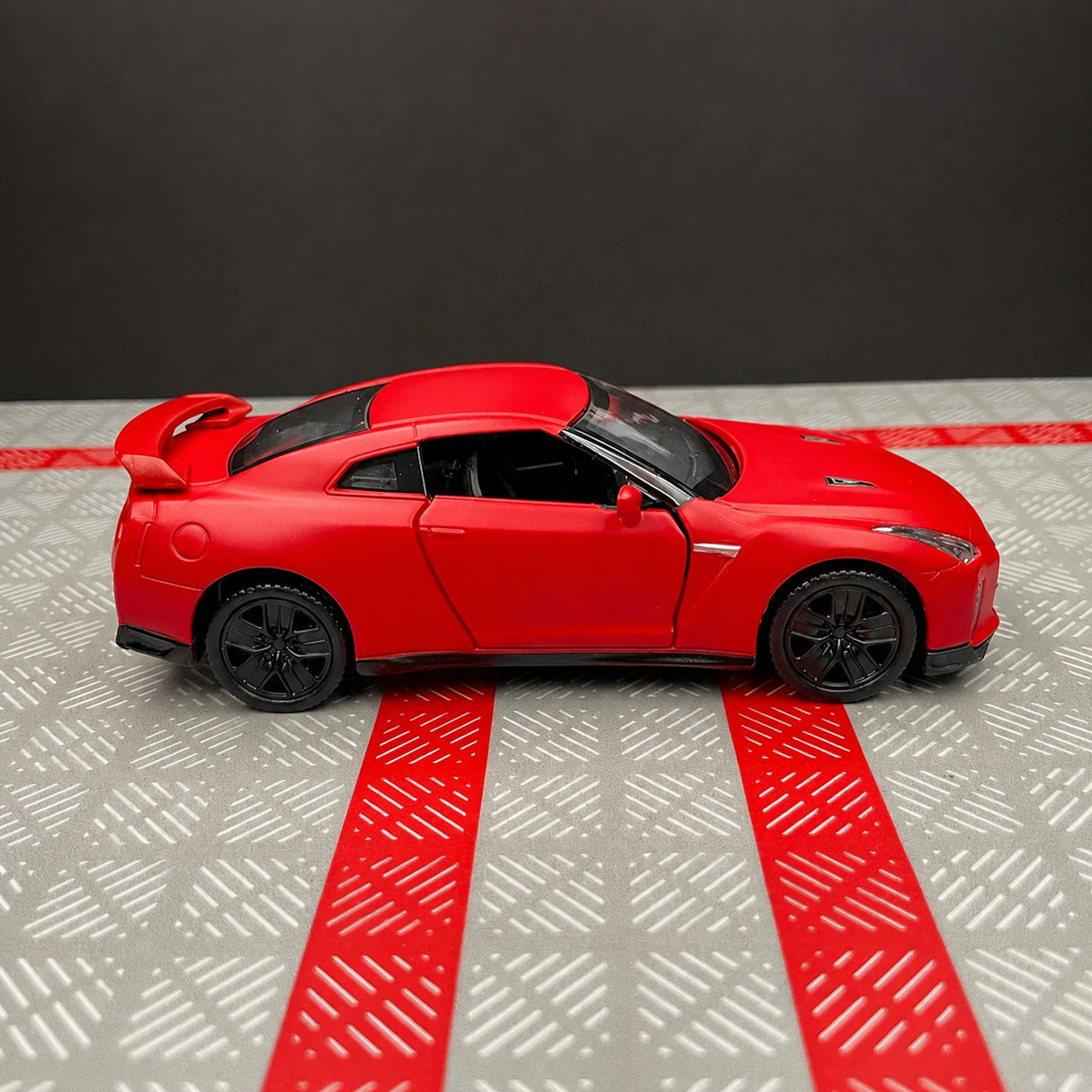 Nissan 2009 GT-R R35 Matte أحمر 1:36 – نموذج عرض معدني مصبوب