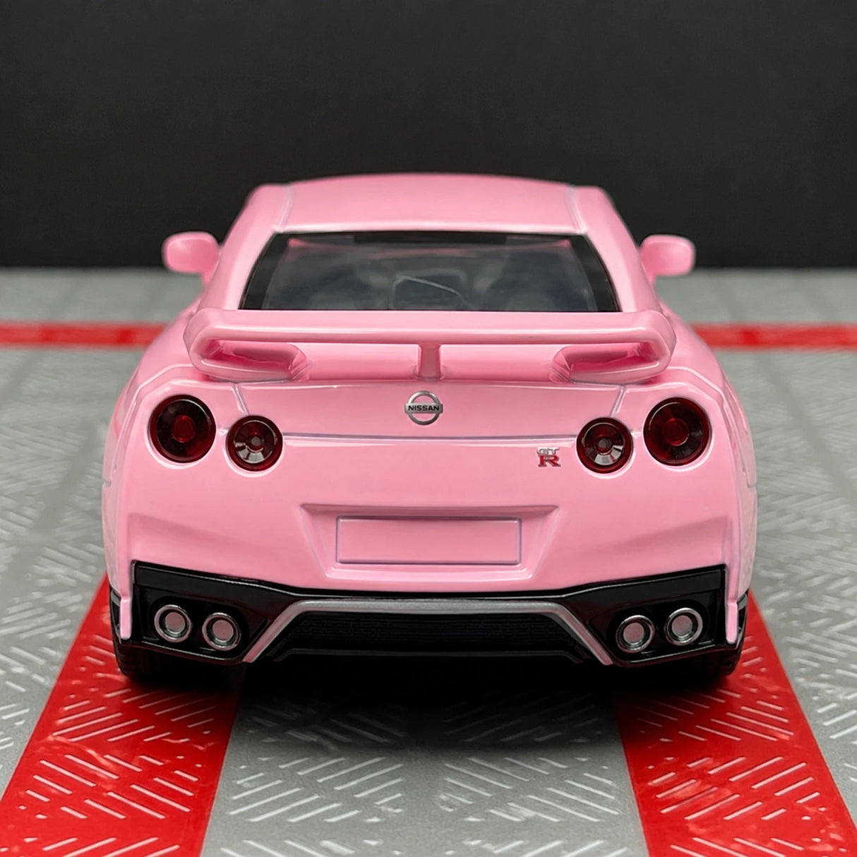 Nissan 2009 GT-R R35 핑크 1:36 – 다이캐스트 디스플레이 모델 다이캐스트