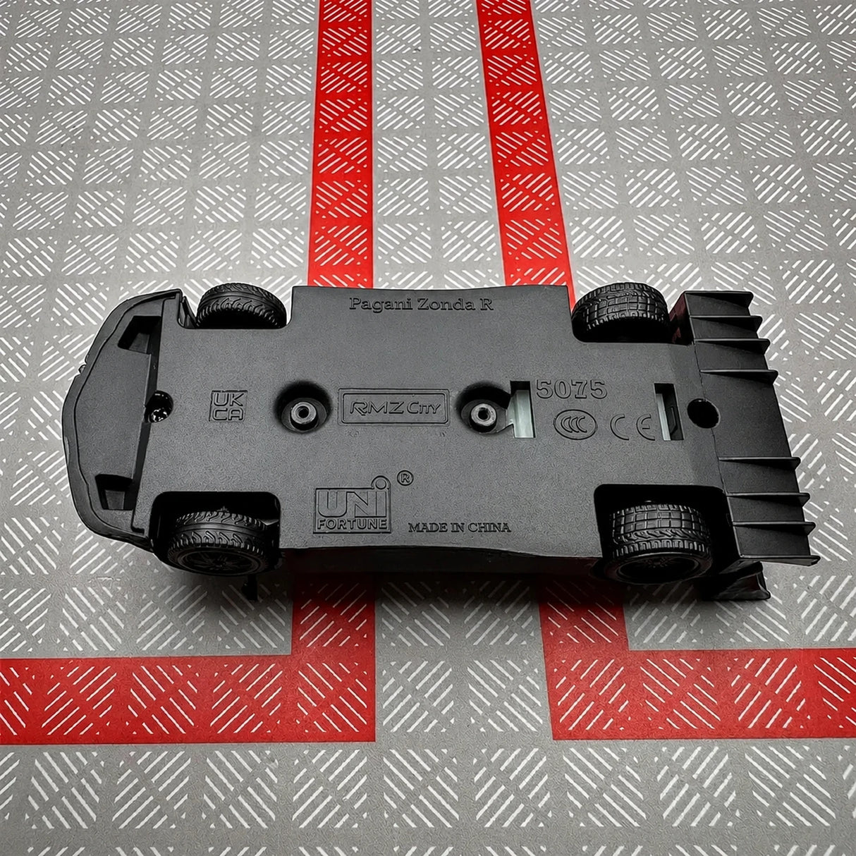 Pagani 2009 Zonda R Black 1:36 – model wyświetlacza odlewanego