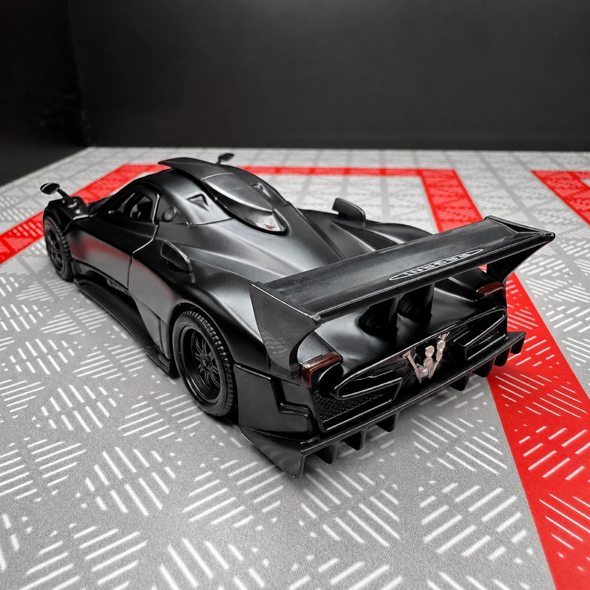 Pagani 2009 Zonda R Black 1:36 – model wyświetlacza odlewanego