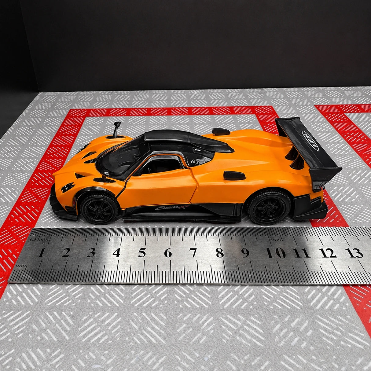 Pagani 2009 Zonda R Orange 1:36 – Diecast Display Model Die-Cast
