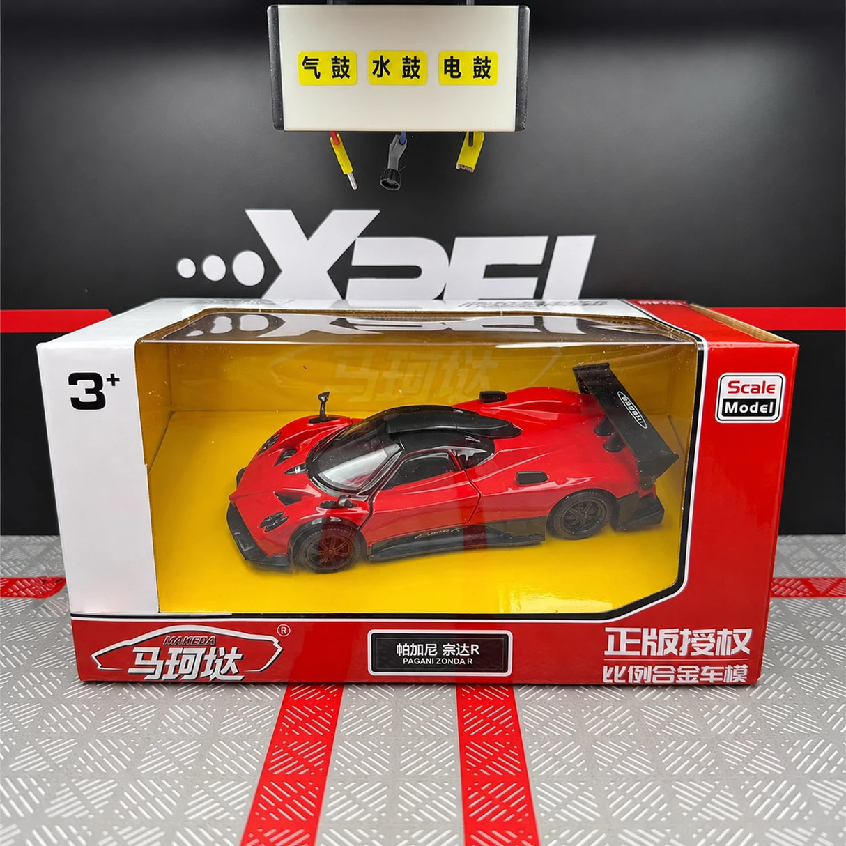 Pagani 2009 Zonda R Red 1:36 – valuvalettu näyttömalli