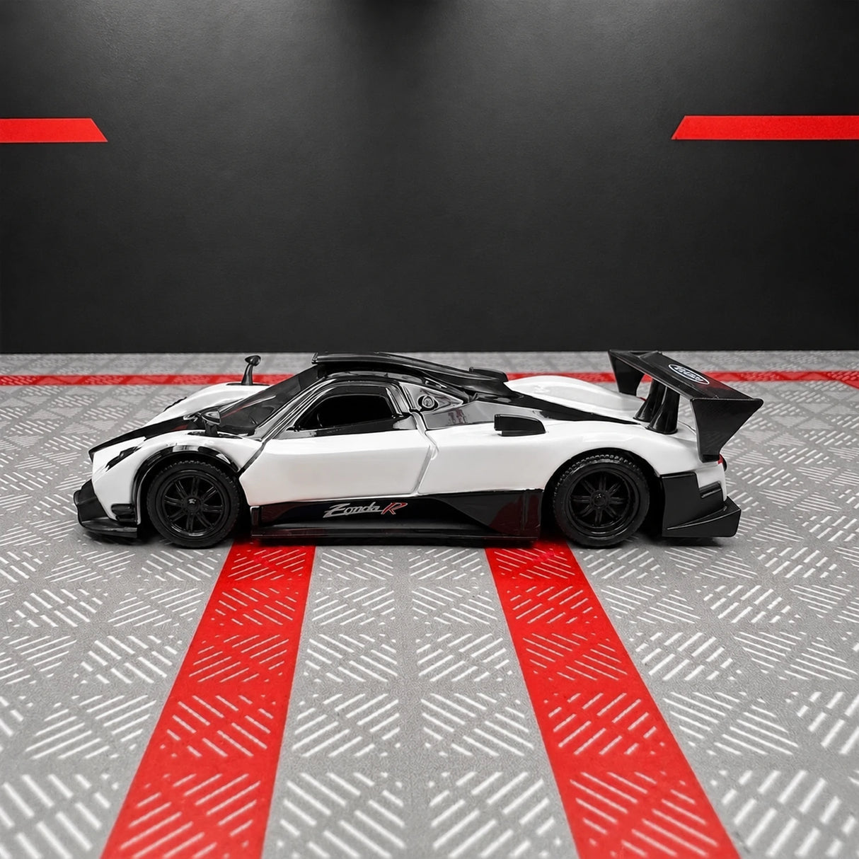 Pagani 2009 Zonda R White 1:36 – Diecast Display Model Die-Cast