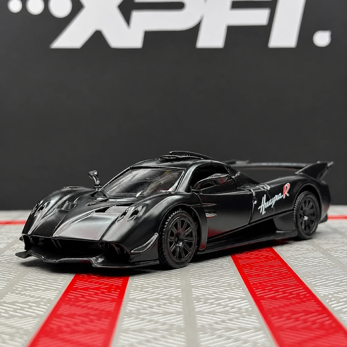 Pagani 2021 Huayra R Black 1:36 – Diecast Display Model Die-Cast