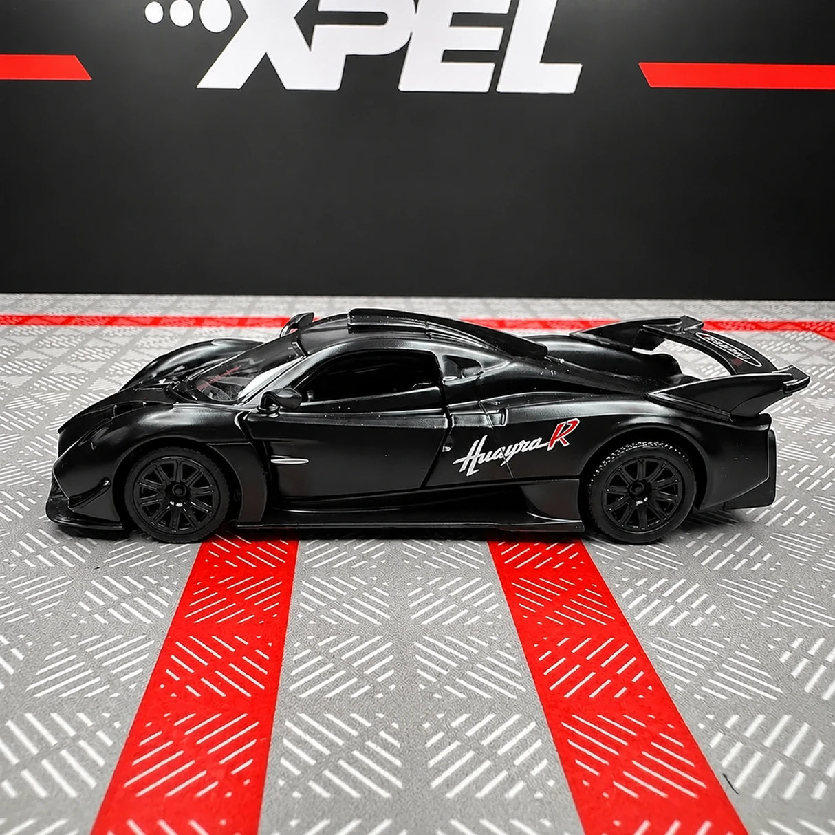 Pagani 2021 Huayra R Black 1:36 – Diecast Display Model Die-Cast