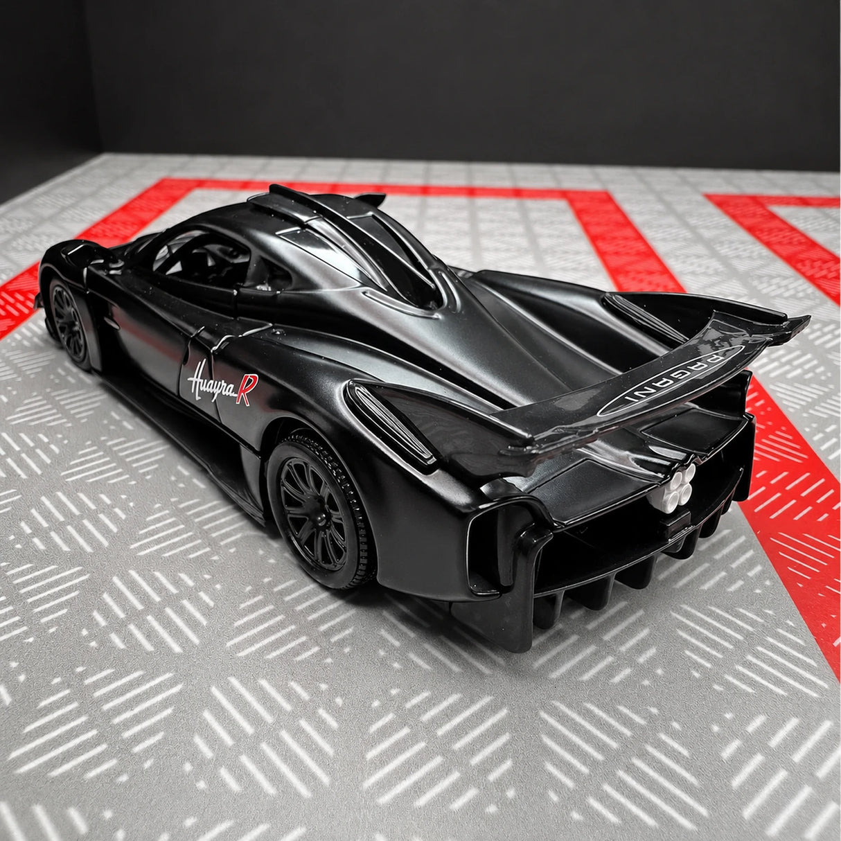Pagani 2021 Huayra R Black 1:36 – Diecast Display Model Die-Cast