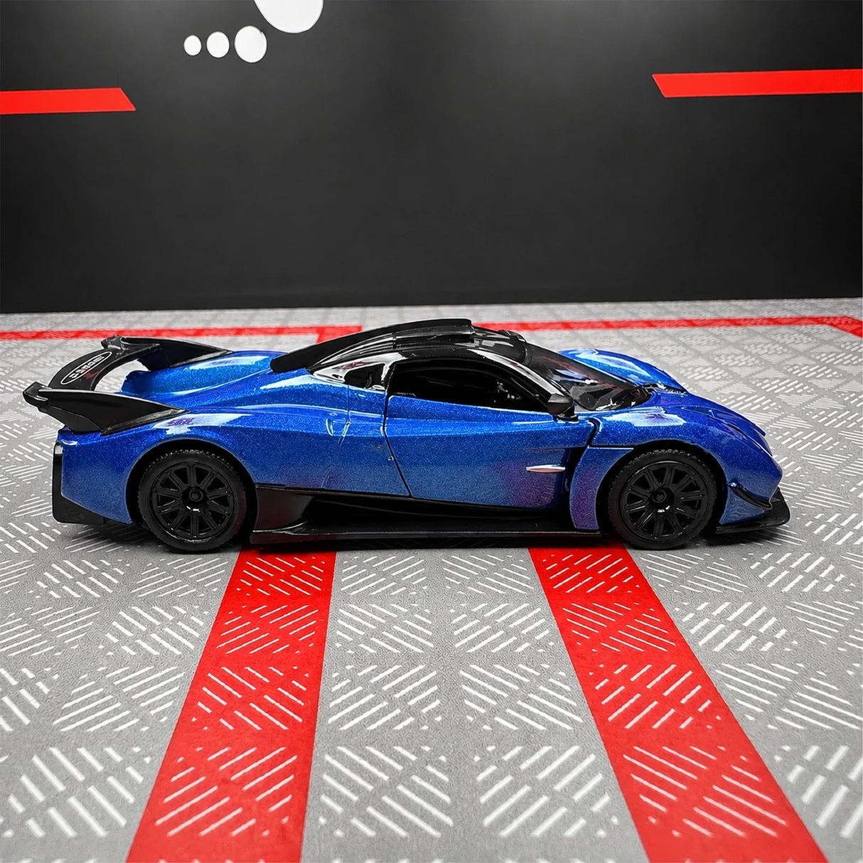 Pagani 2021 Huayra R Blue 1:36 – Diecast Display Model Die-Cast