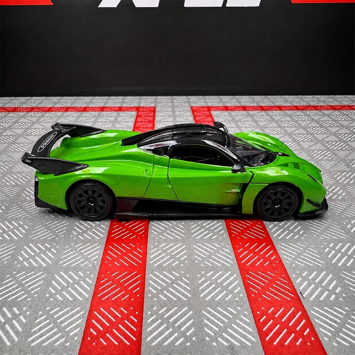Pagani 2021 Huayra R Green 1:36 – Model wyświetlacza odlewany z metalu
