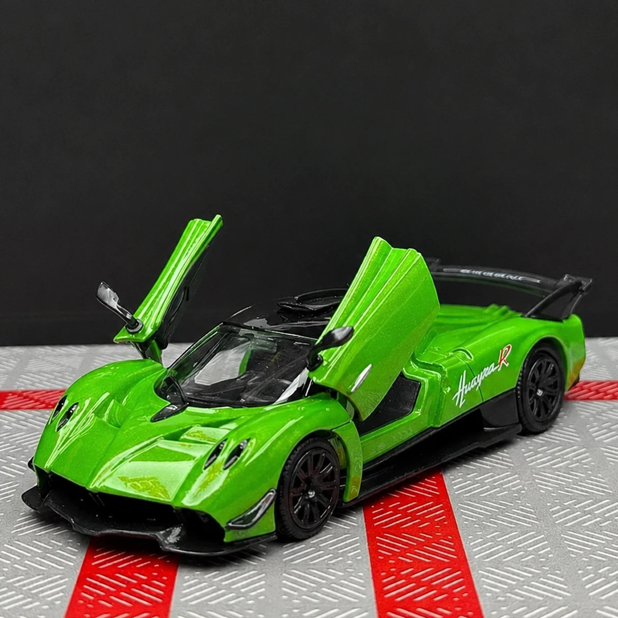 Pagani 2021 Huayra R Green 1:36 – Model wyświetlacza odlewany z metalu