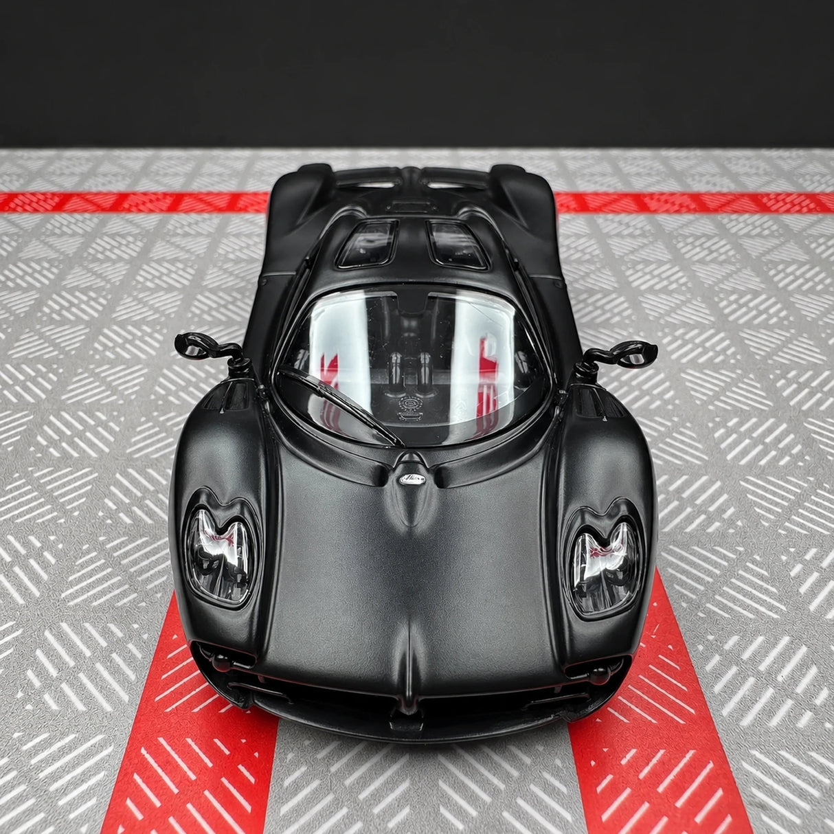 Pagani 2023 Utopia أسود 1:36 – نموذج عرض معدني مصبوب