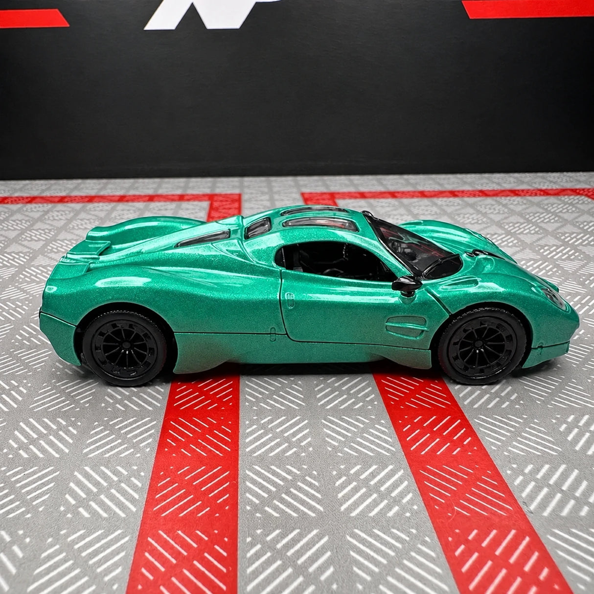 Pagani 2023 Utopia أخضر 1:36 – نموذج عرض معدني مصبوب