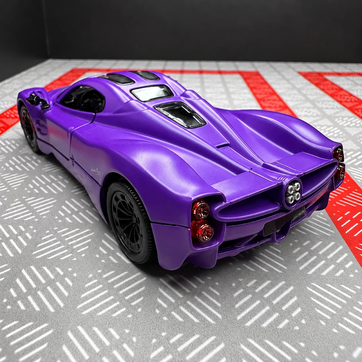 Pagani 2023 Utopia Purple 1:36 – Diecast Display Model Die-Cast