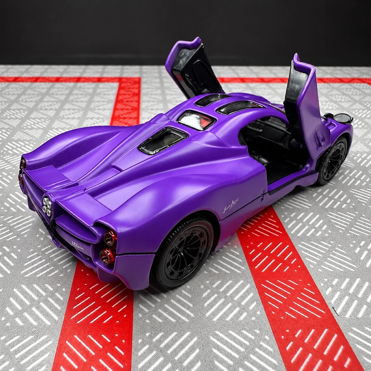 Pagani 2023 Utopia Purple 1:36 – Diecast Display Model Die-Cast