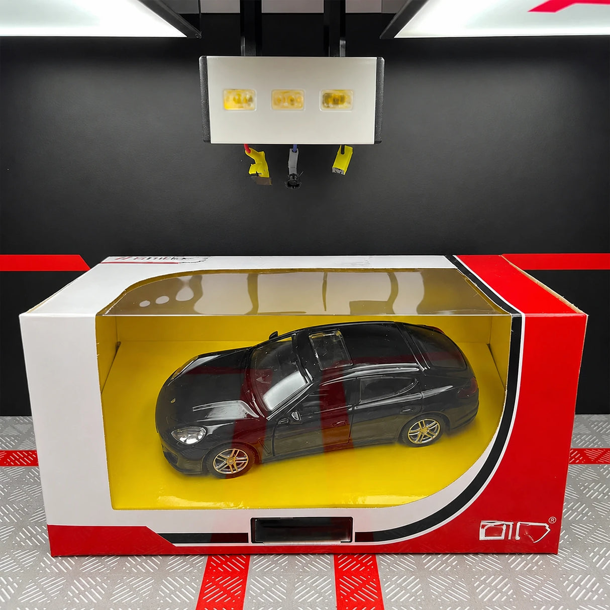 Porsche 2010 Panamera Black 1:36 – Diecast Display Model Die-Cast