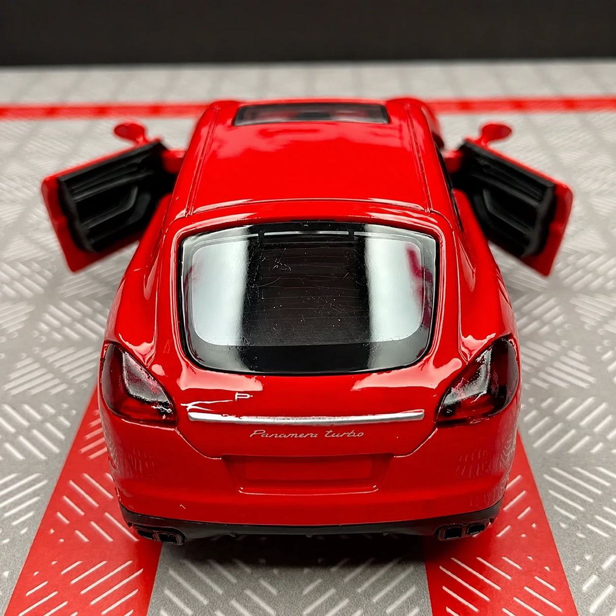 Porsche 2010 Panamera Red 1:36 – Diecast Display Model Die-Cast