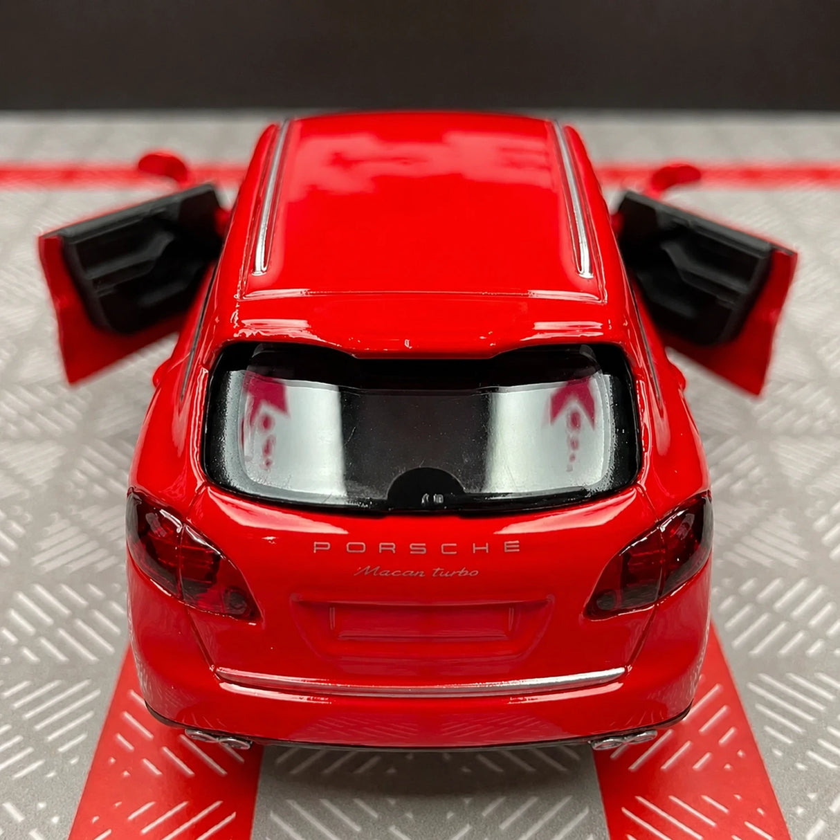 Porsche 2014 Cayenne Red 1:36 – Diecast Display Model Die-Cast