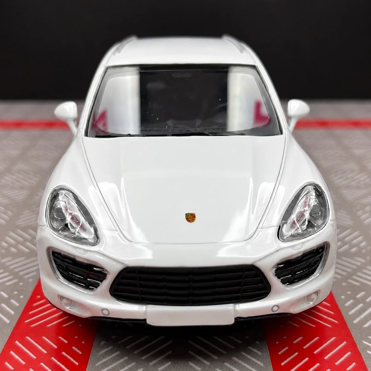 Porsche 2014 Cayenne White 1:36 – Diecast Display Model Die-Cast