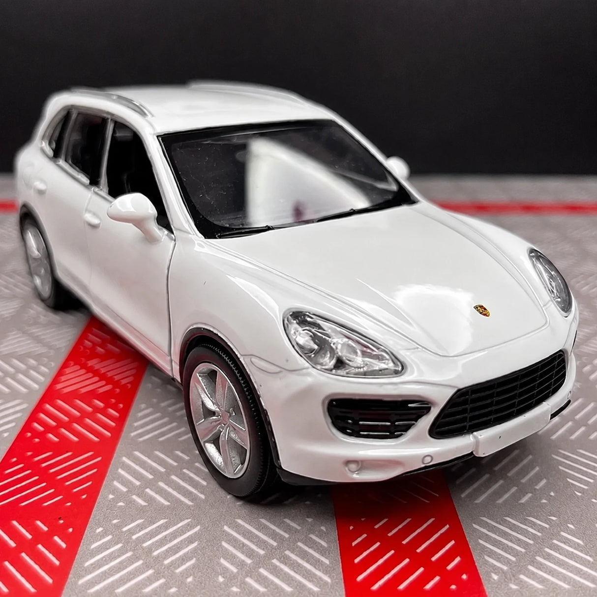 Porsche 2014 Cayenne White 1:36 – Diecast Display Model Die-Cast