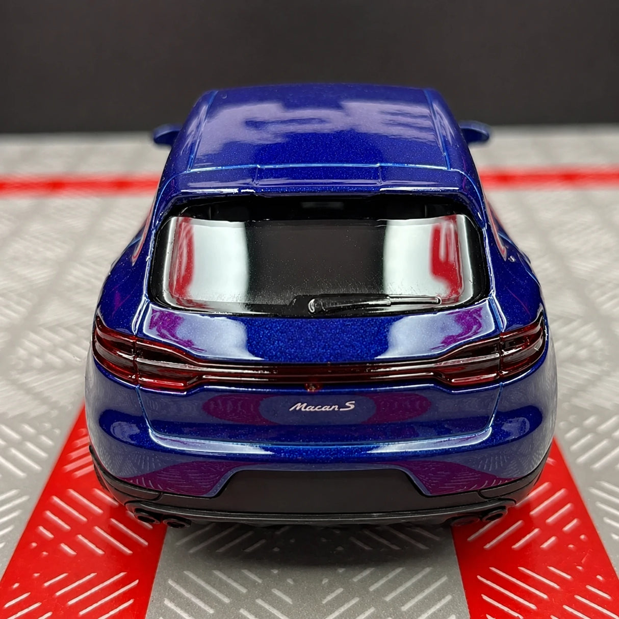 Porsche 2019 Macan Blue 1:36 – Diecast Display Model Die-Cast
