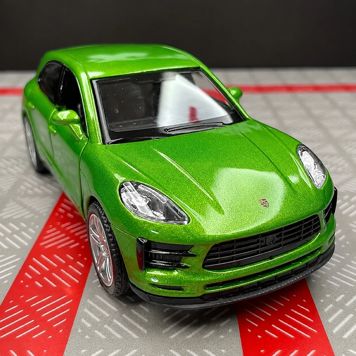 Porsche 2019 Macan Green 1:36 – Diecast Display Model Die-Cast
