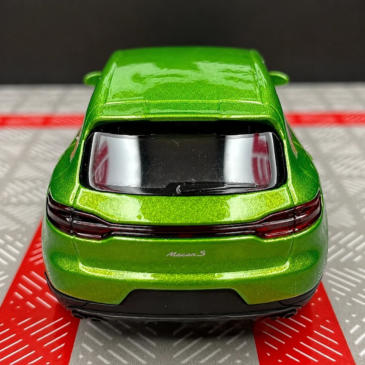 Porsche 2019 Macan Green 1:36 – Diecast Display Model Die-Cast