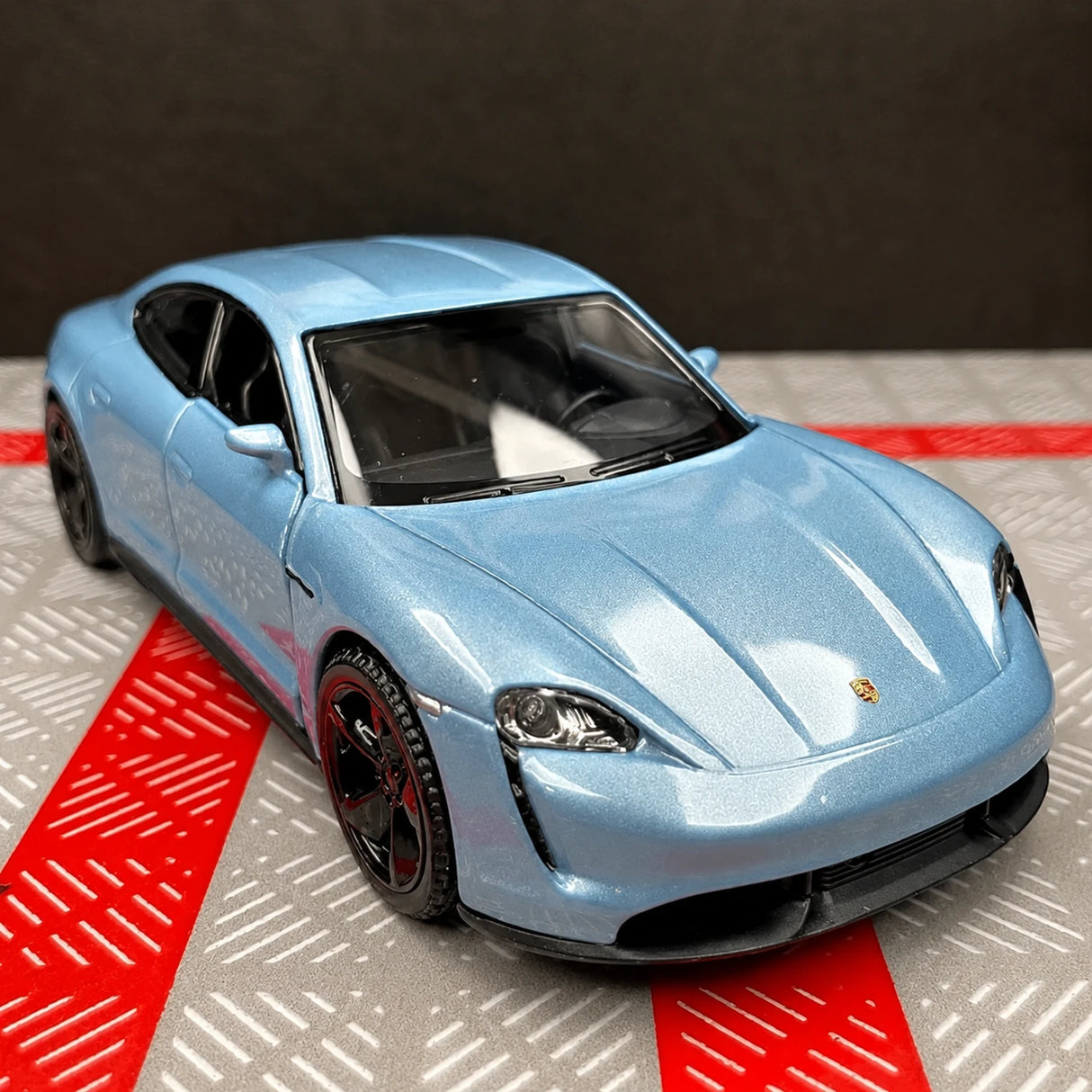 Porsche 2019 Taycan Cyan 1:36 – model wyświetlacza odlewany z odlewu